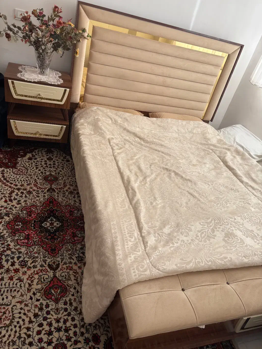 تخت و کنسول آینه|تخت و سرویس خواب|مرند, |دیوار