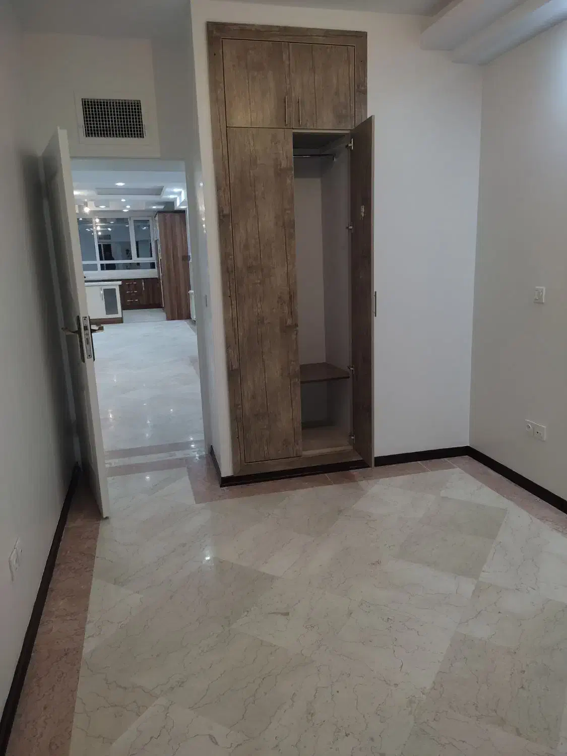 102 متر 8 ساله فول ، فرعی دنج طاهری تهرانپارس