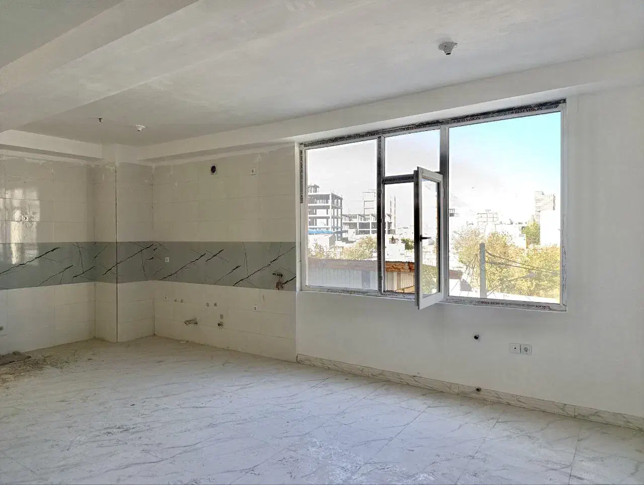 ۱۰۵ متر ( خیابان شهریار ) با پارکینگ /۲ میلیارد|فروش آپارتمان|دورود, |دیوار