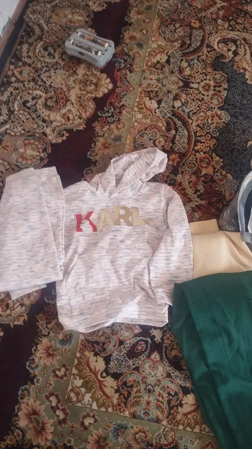 لباس بچه گانه|کفش و لباس بچه|کلاله, |دیوار