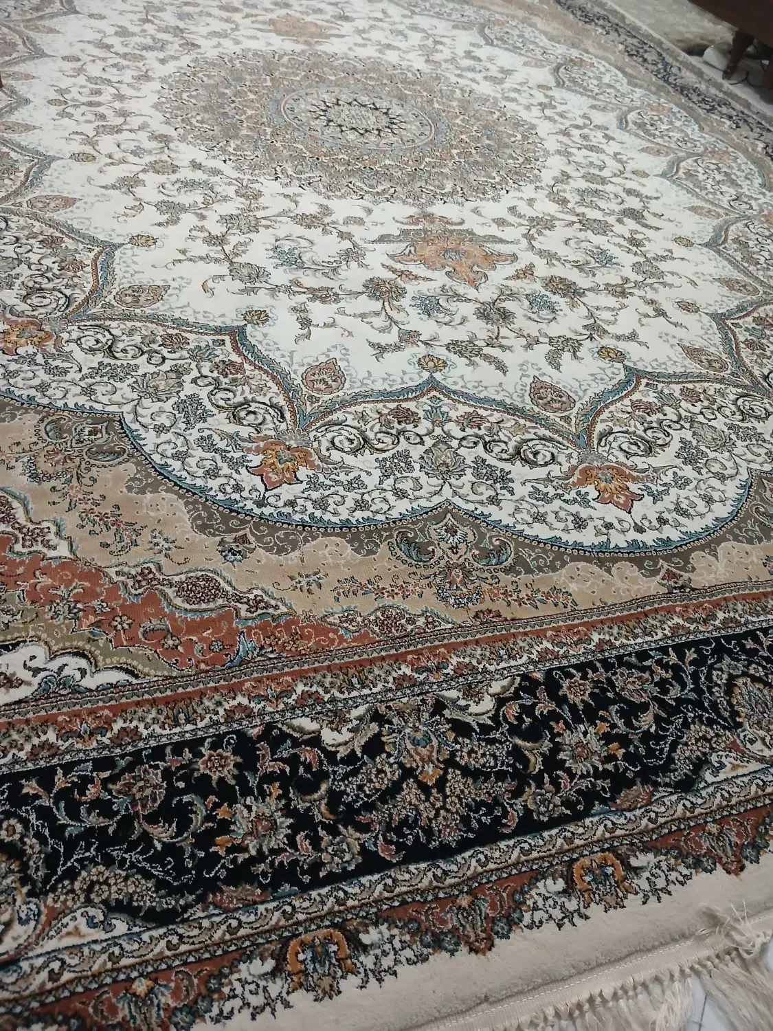 فرش ۱۲ متری|فرش|اندیشه, اندیشه فاز ۱|دیوار