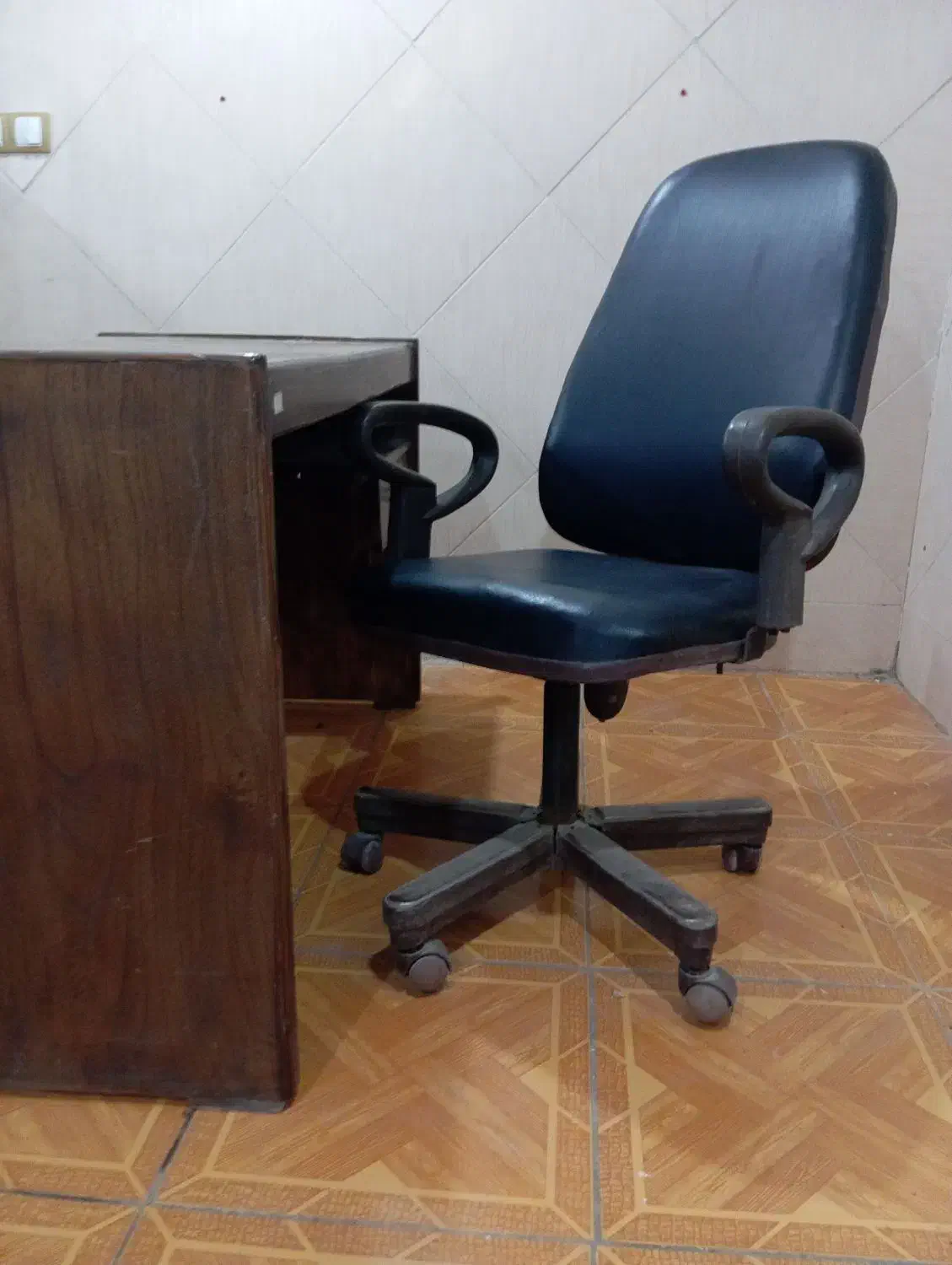 میز و صندلی|مبلمان اداری|زرند, |دیوار