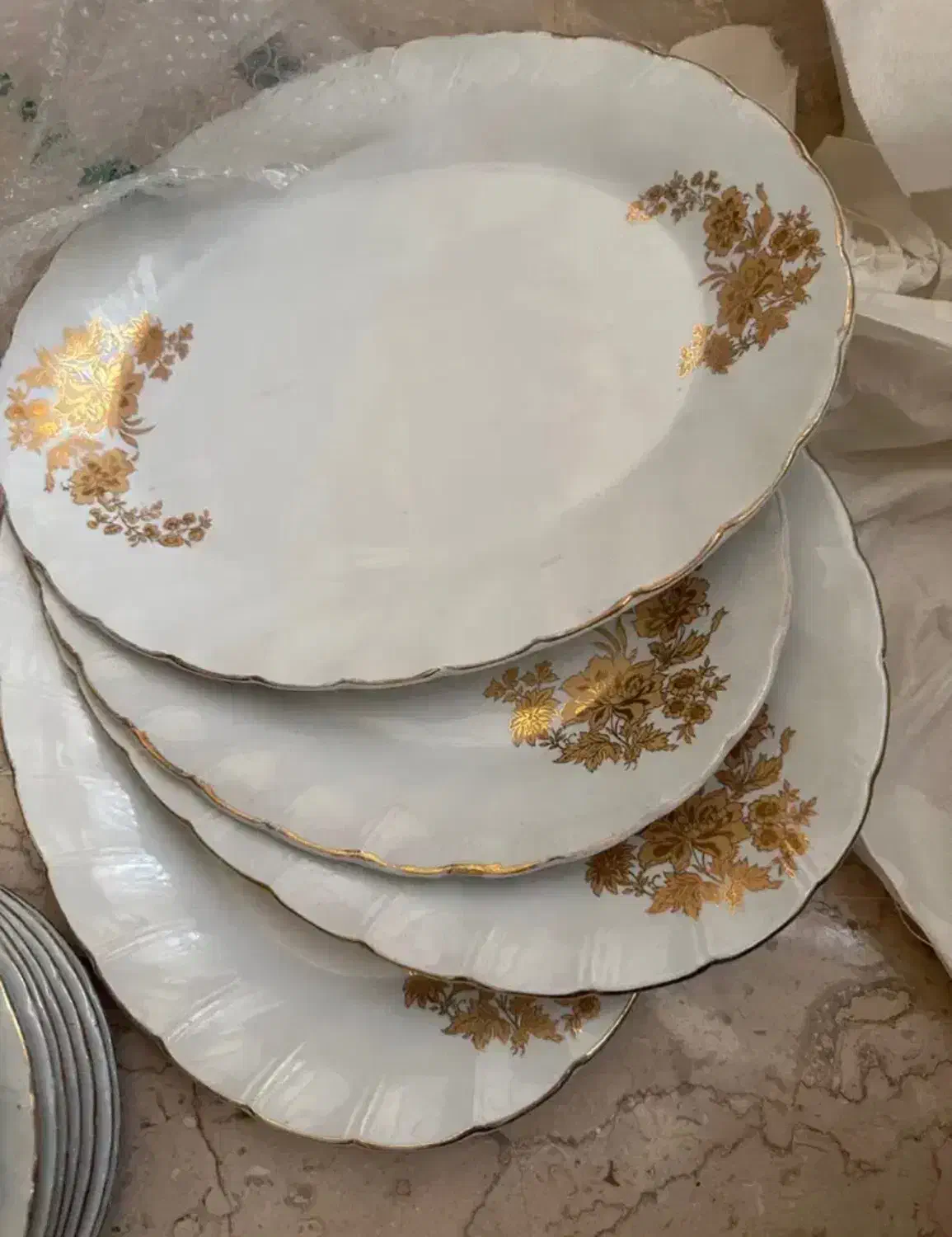 سرویس چینی قدیمی|ظروف سرو و پذیرایی|قم, باجک یک|دیوار