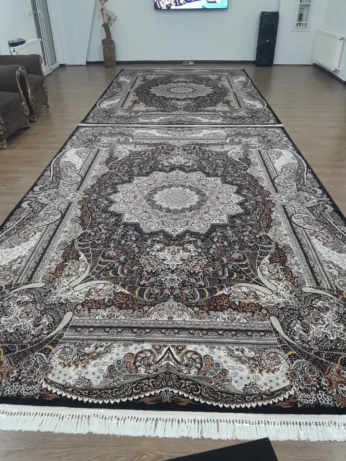 ۲ تا فرش ۹ متری ۷۰۰ شانه|فرش|صومعهسرا, |دیوار