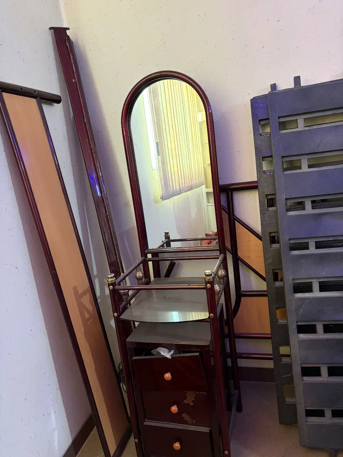 توافقی|فرش|اصفهان, باغ زرشک|دیوار