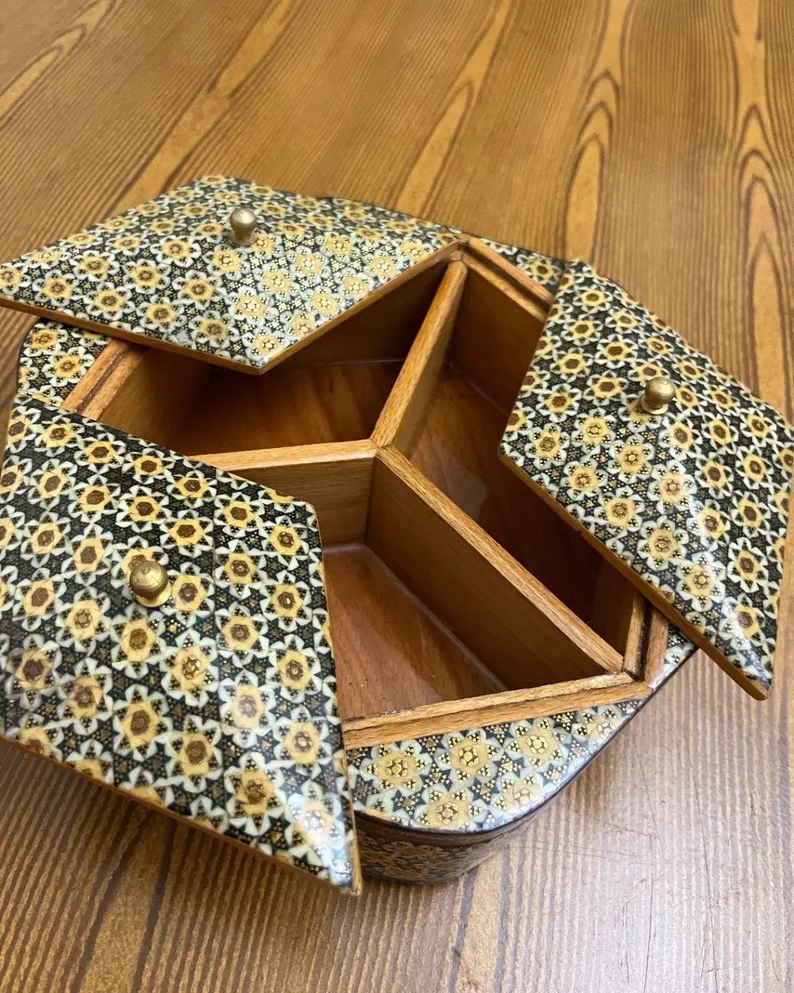 شکلات خوری چوبی خاتم کاری سه درب|صنایع دستی و سایر لوازم تزئینی|ری, صفاییه (چشمه علی)|دیوار