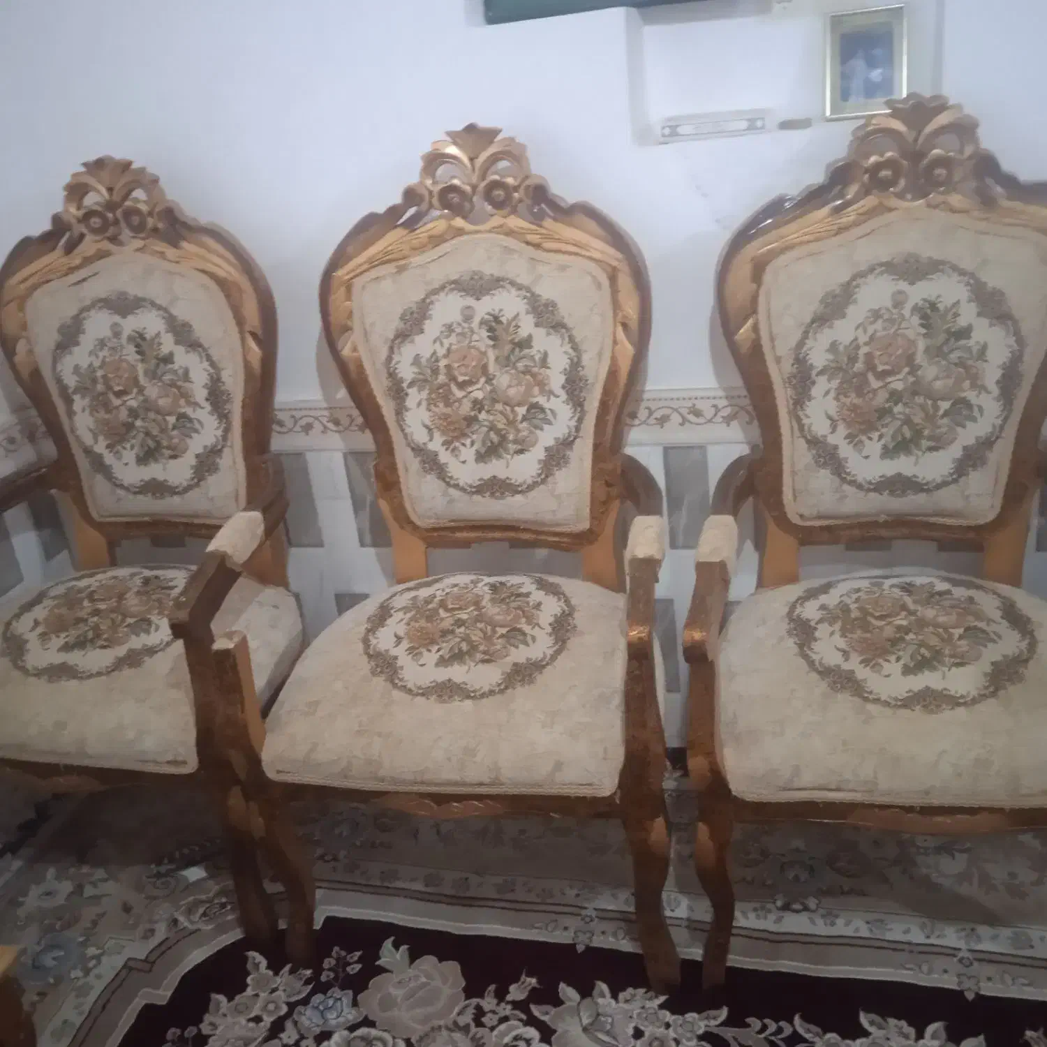 مبل|مبلمان خانگی و میز عسلی|گرمی, |دیوار