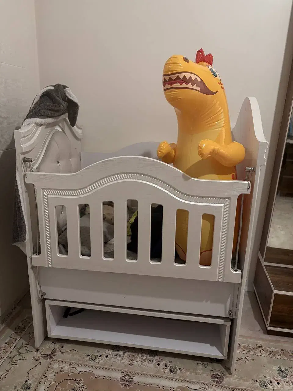 تخت کودک و روروئک کاملا سالم|اسباب و اثاث بچه|پاکدشت, پاکدشت (مامازند)|دیوار