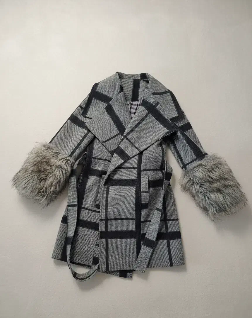 حرا.ج پالتو پشمیی آستین خزترند نو|لباس|مرند, |دیوار