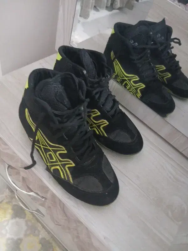 کتونی کشنی|کیف، کفش، کمربند|هشتگرد, فاز ۱ مهستان|دیوار