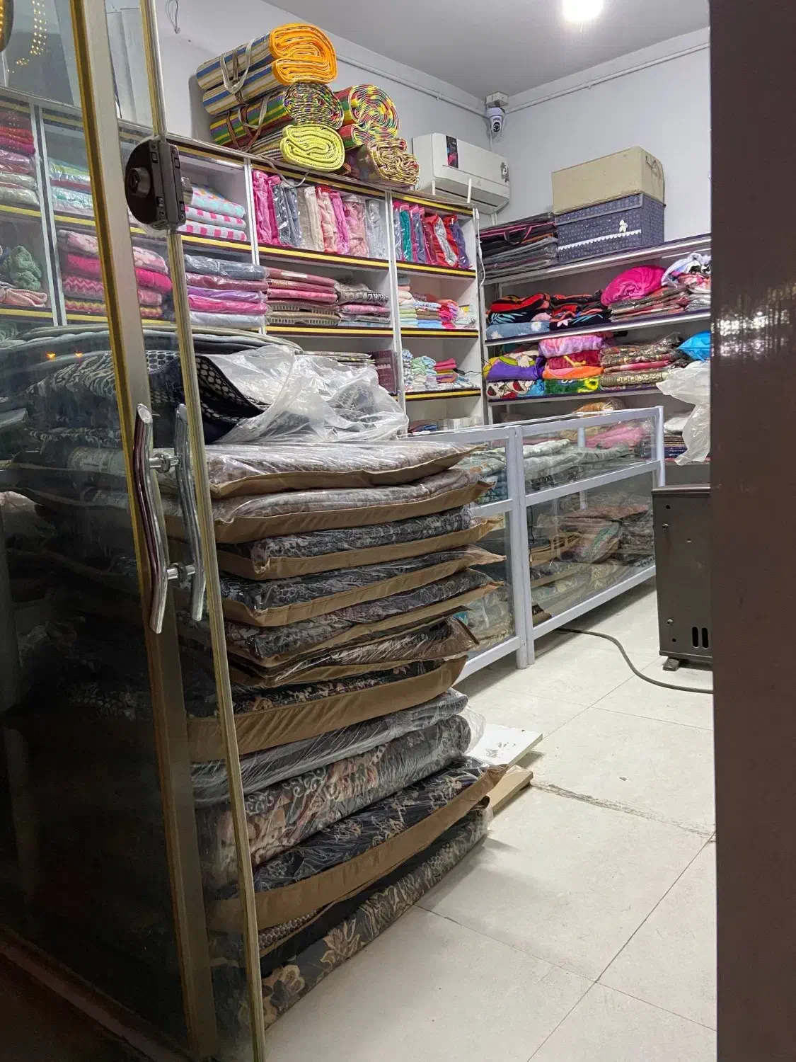 مغازه ۱۸ متری نزدیک خیابان اصلی کارگر|اجارهٔ مغازه و غرفه|ساوه, |دیوار