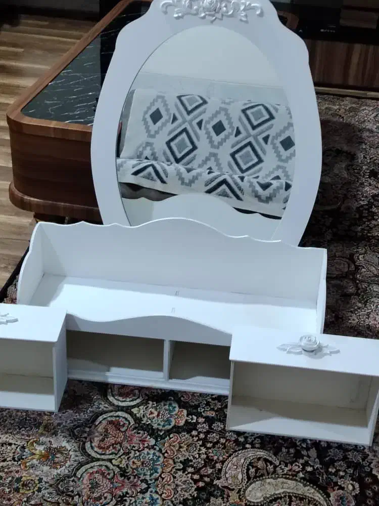 آینه|آینه|نجف‌آباد, قدس|دیوار