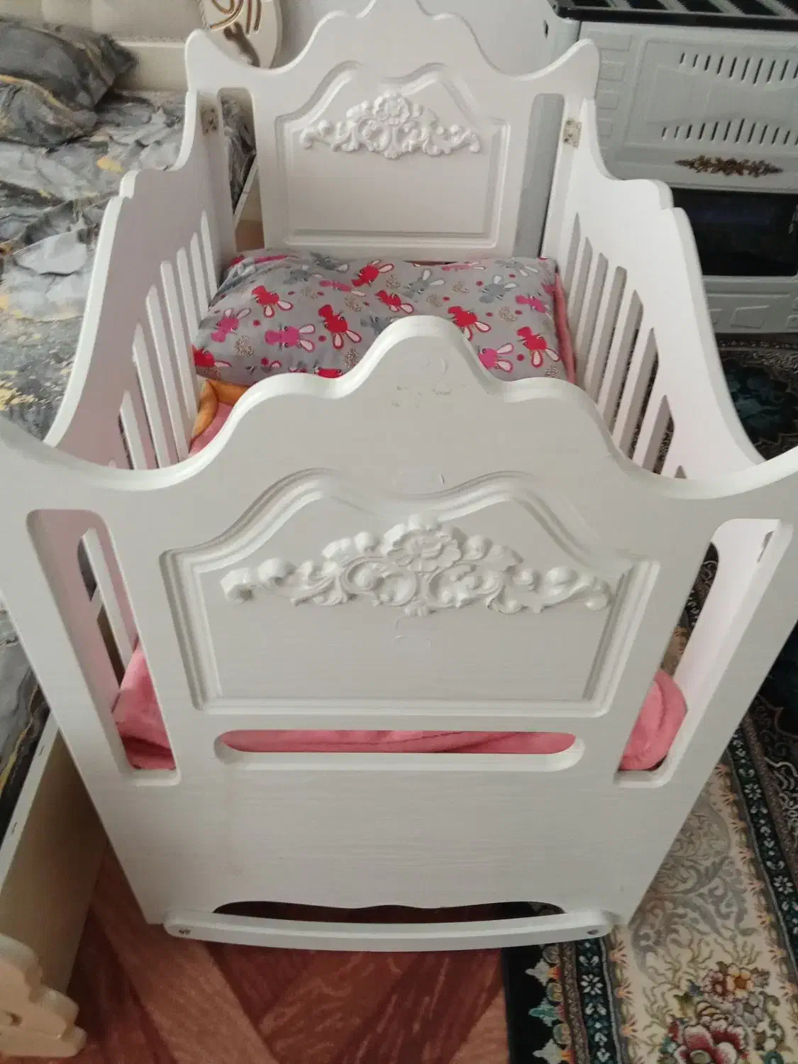 تخت نوزاد|تخت و صندلی بچه|بشاریات, |دیوار