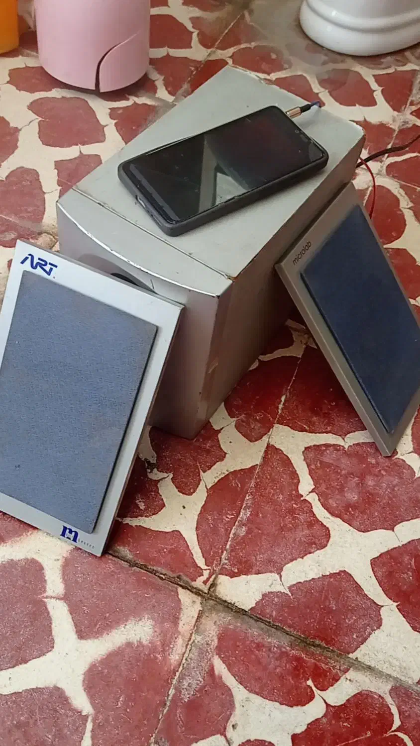 یک عدد اسپیکر سالم|سیستم صوتی خانگی|میانه, |دیوار