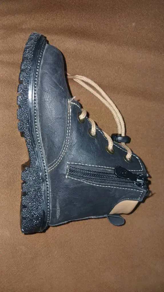 بوت پسرانه بچه گانه|کفش و لباس بچه|شاهین‌شهر, شهرک گلدیس|دیوار