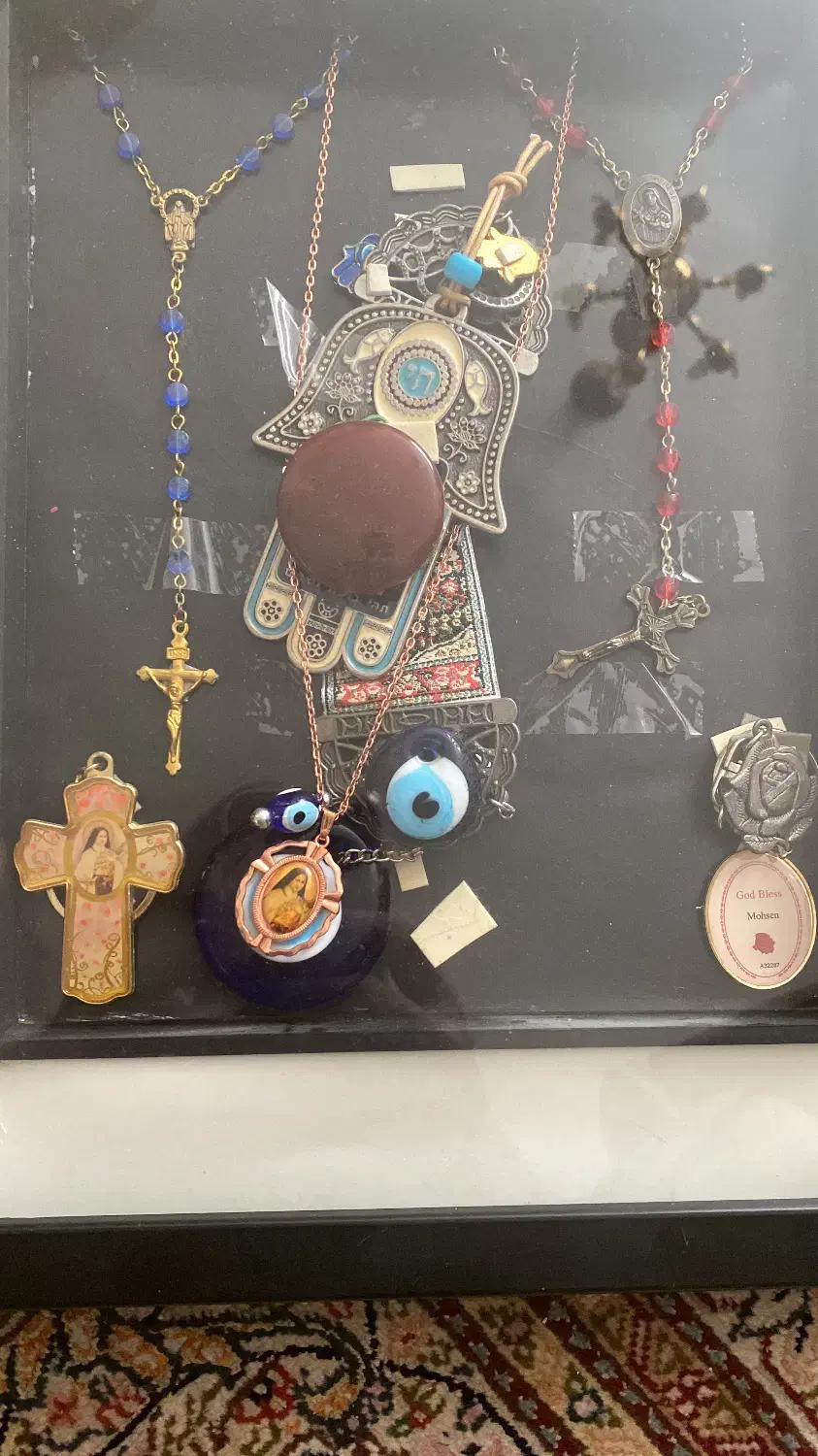 تابلویی از نشان ها و علایمی از ادیان و تمدن ها|صنایع دستی و سایر لوازم تزئینی|تهران, شهرآرا|دیوار