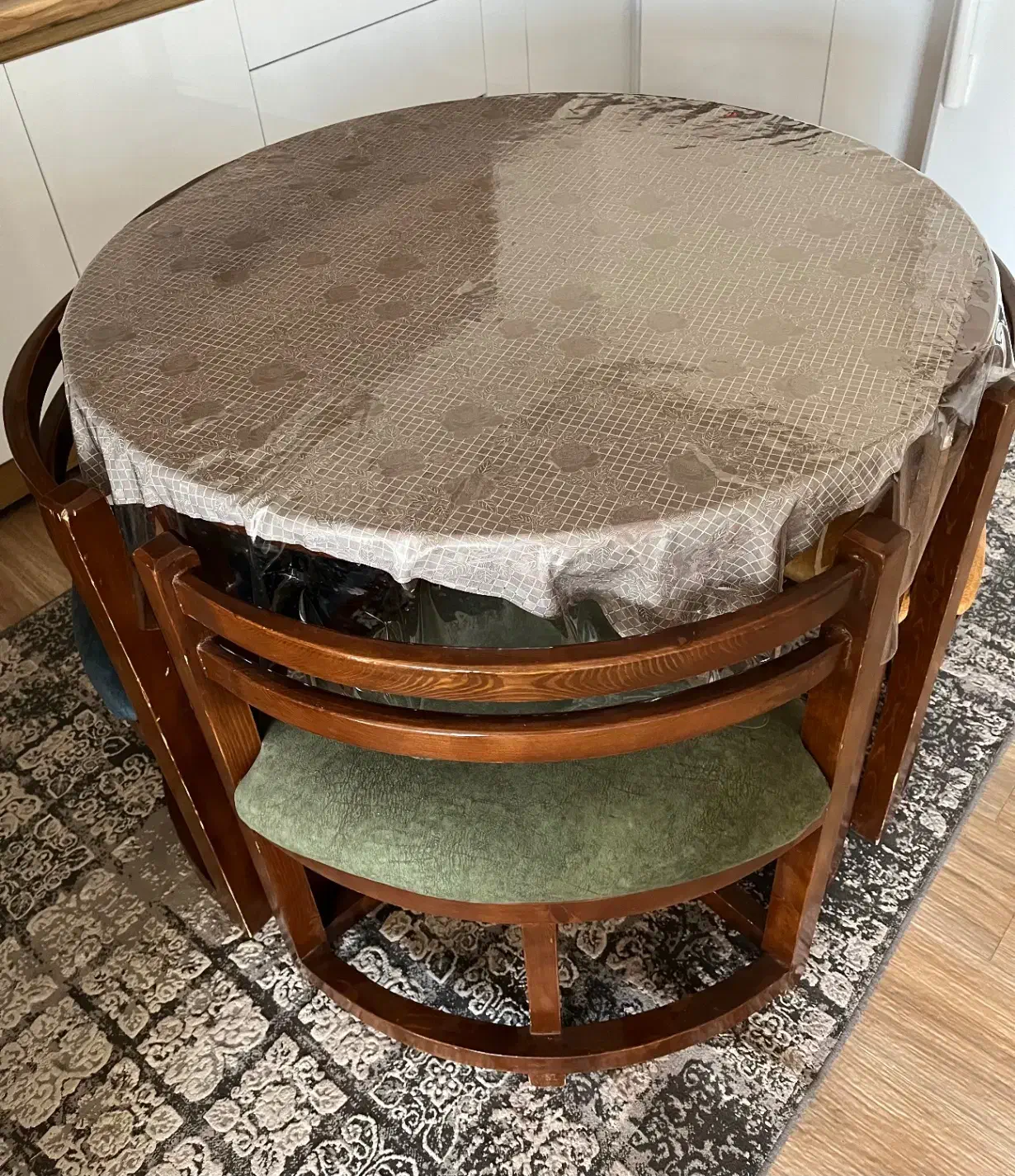 نهارخوری چارنفره گرد|میز و صندلی غذاخوری|بجنورد, |دیوار