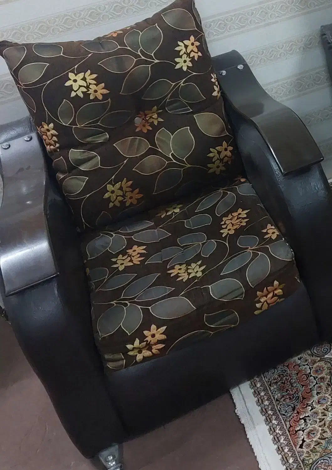 مبل 4 نفره|مبلمان خانگی و میز عسلی|قم, سراجه (۱۵ خرداد)|دیوار