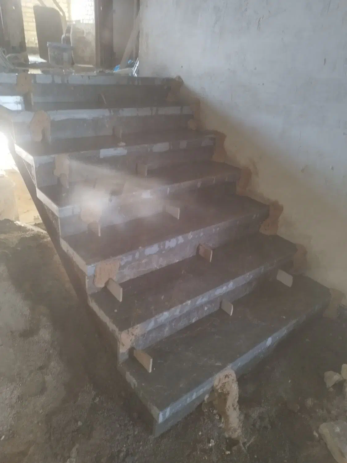 نیازمند شاگرد کاشی کاری|استخدام معماری، عمران و ساختمانی|یزد, |دیوار