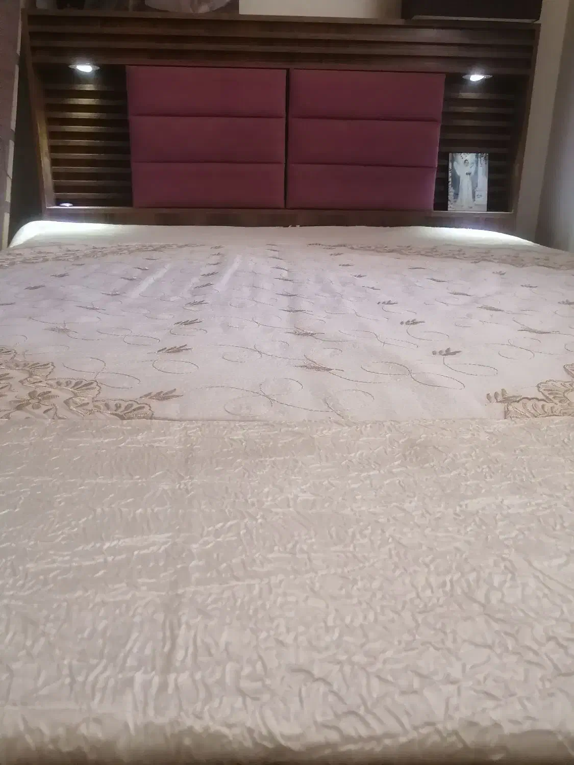 تخت کاملا سالم و بدون یه خش|تخت و سرویس خواب|برخوار, |دیوار