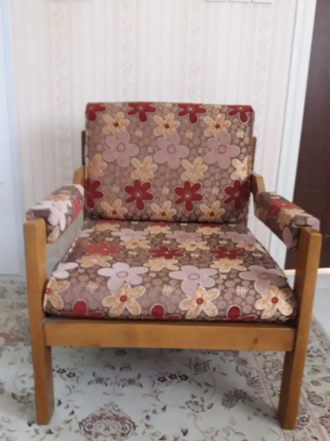 مبل تک نفره نکا چوب|مبلمان خانگی و میز عسلی|گرگان, |دیوار