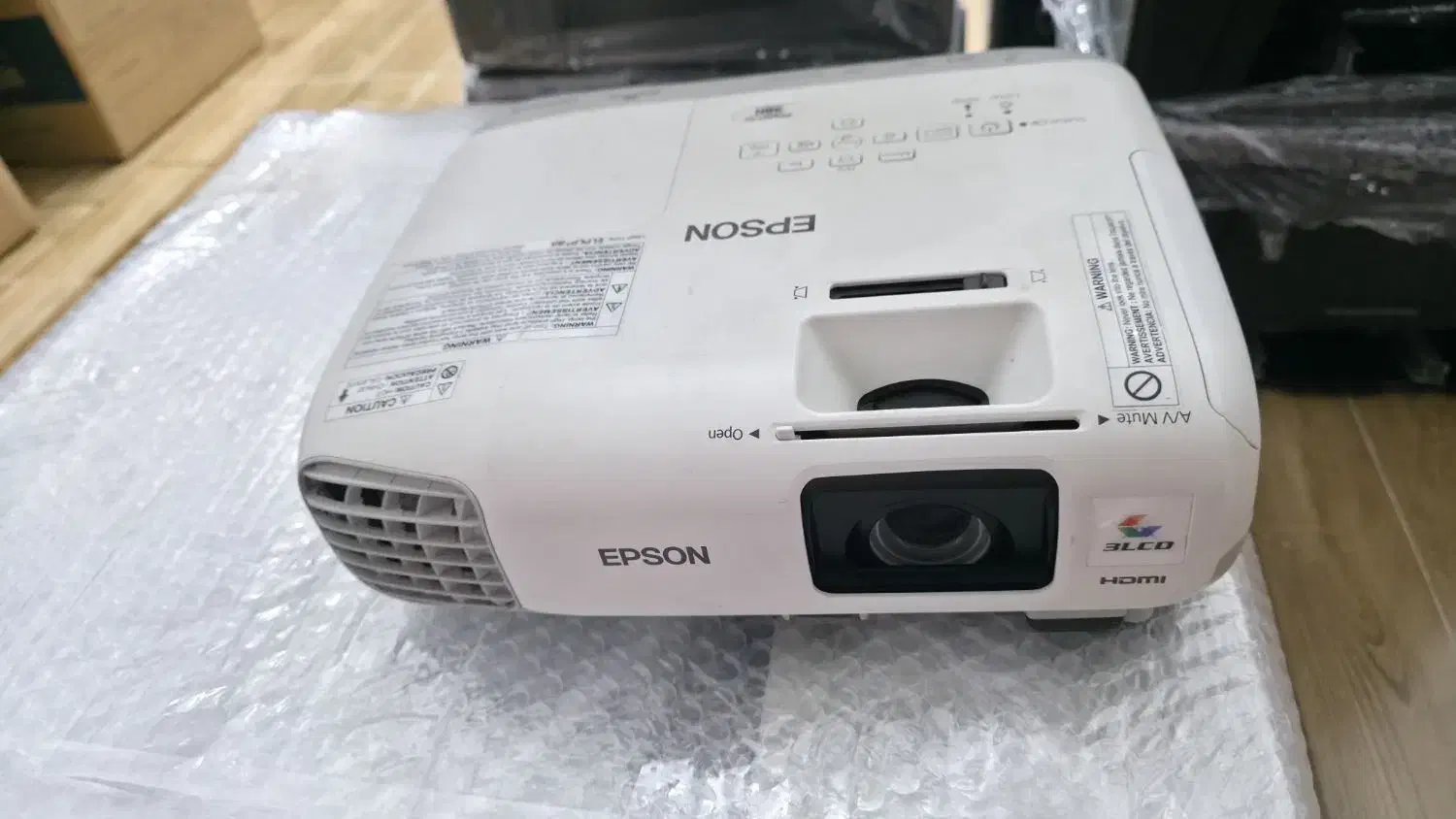 ویدیو پرژکتور Epson H687a|تلویزیون و پروژکتور|بوشهر, |دیوار