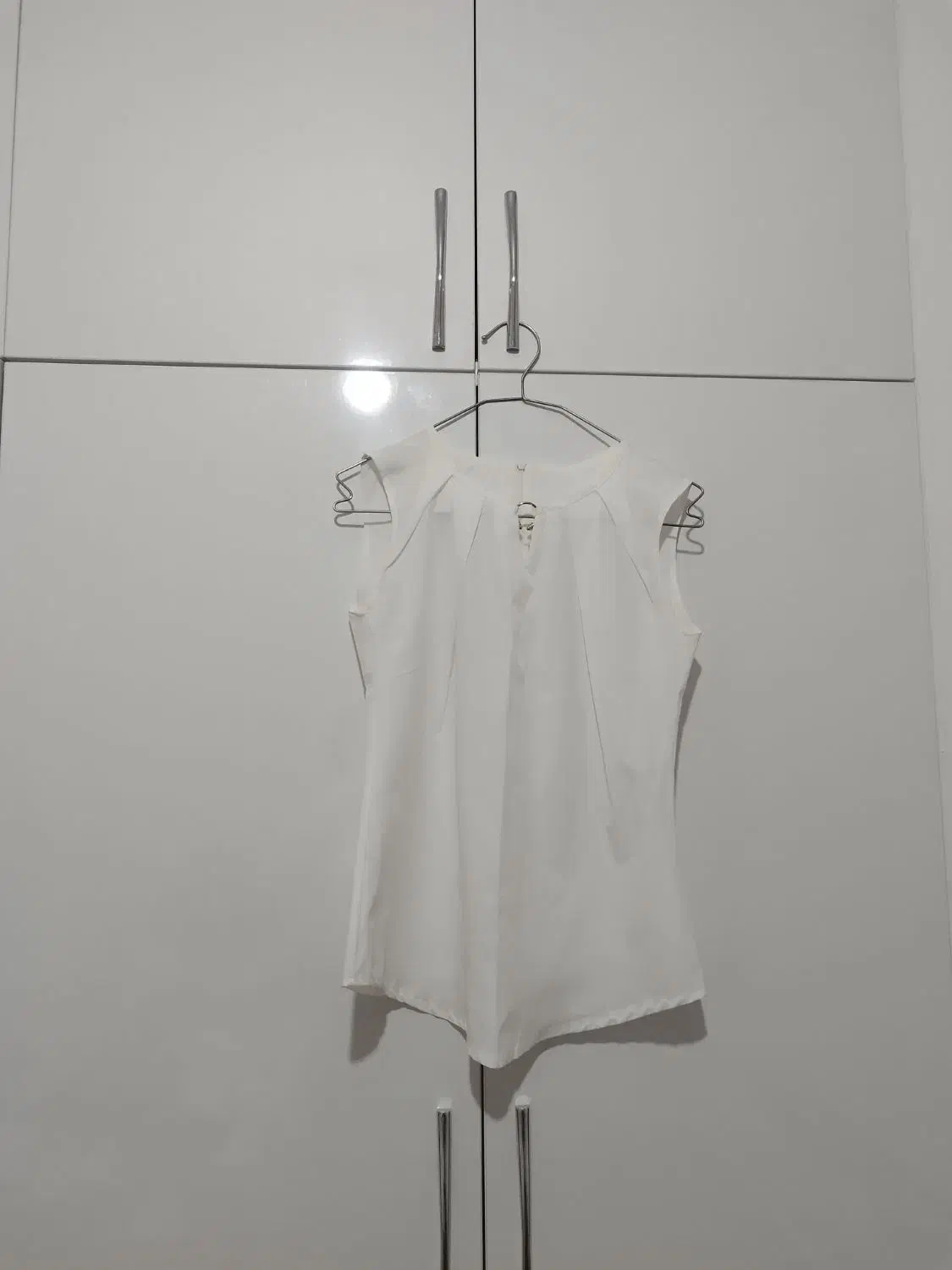 دو عدد کت و شلوار مجلسی|لباس|صدرا-فارس, فاز ۱|دیوار