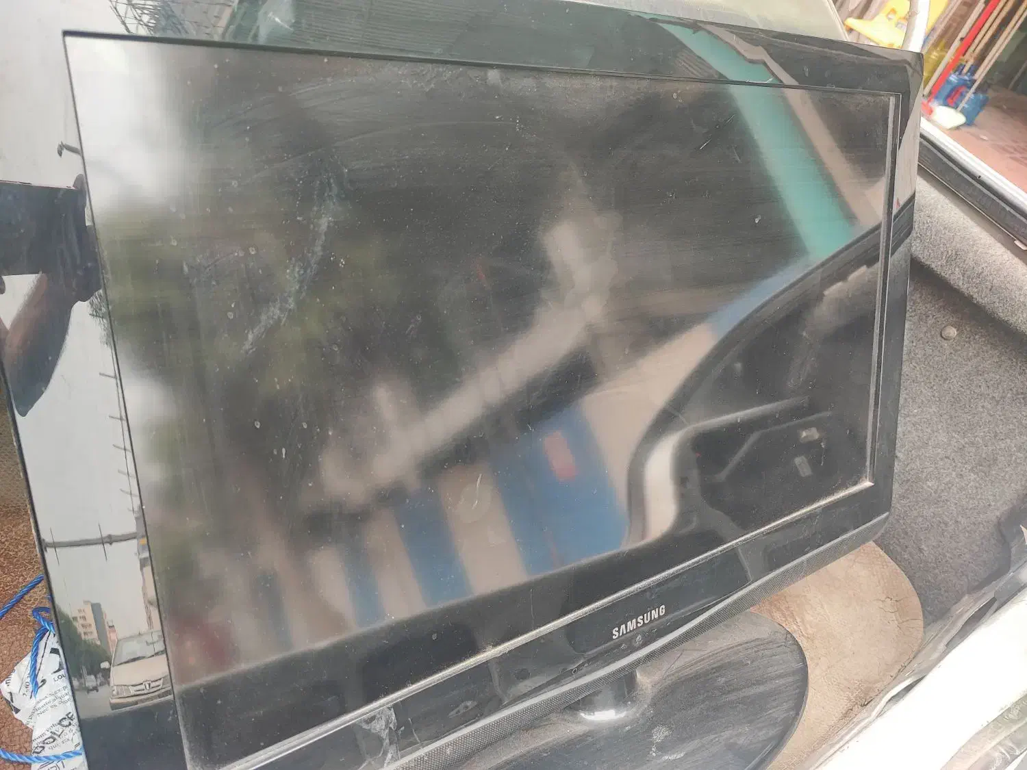 فروش یک دستگاه ال سی دی سامسونگ شکسته|تلویزیون و پروژکتور|بندرعباس, |دیوار