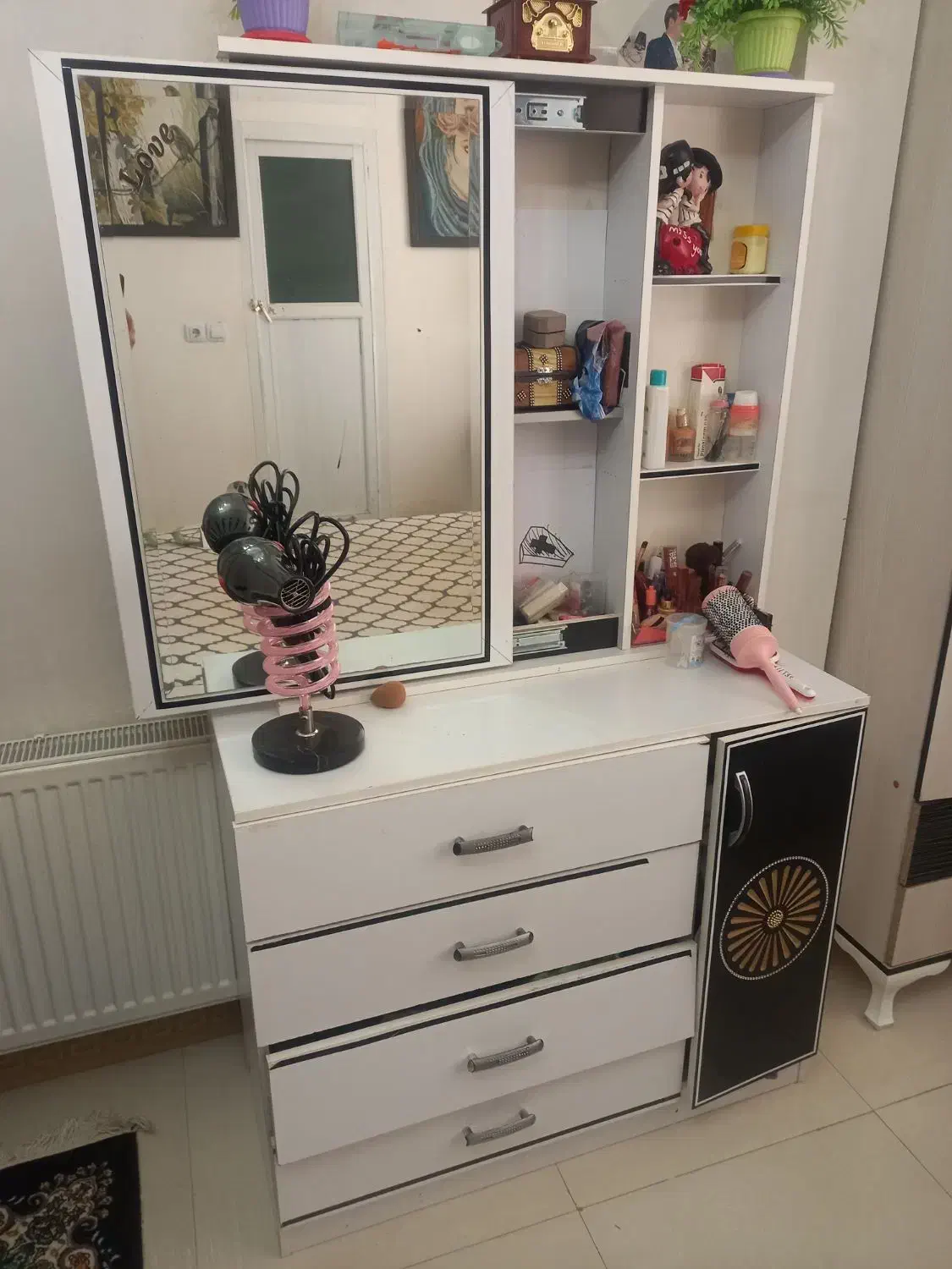 تخت خواب دونفره همرا میز ارایش بدون تشک|تخت و سرویس خواب|ملارد, |دیوار