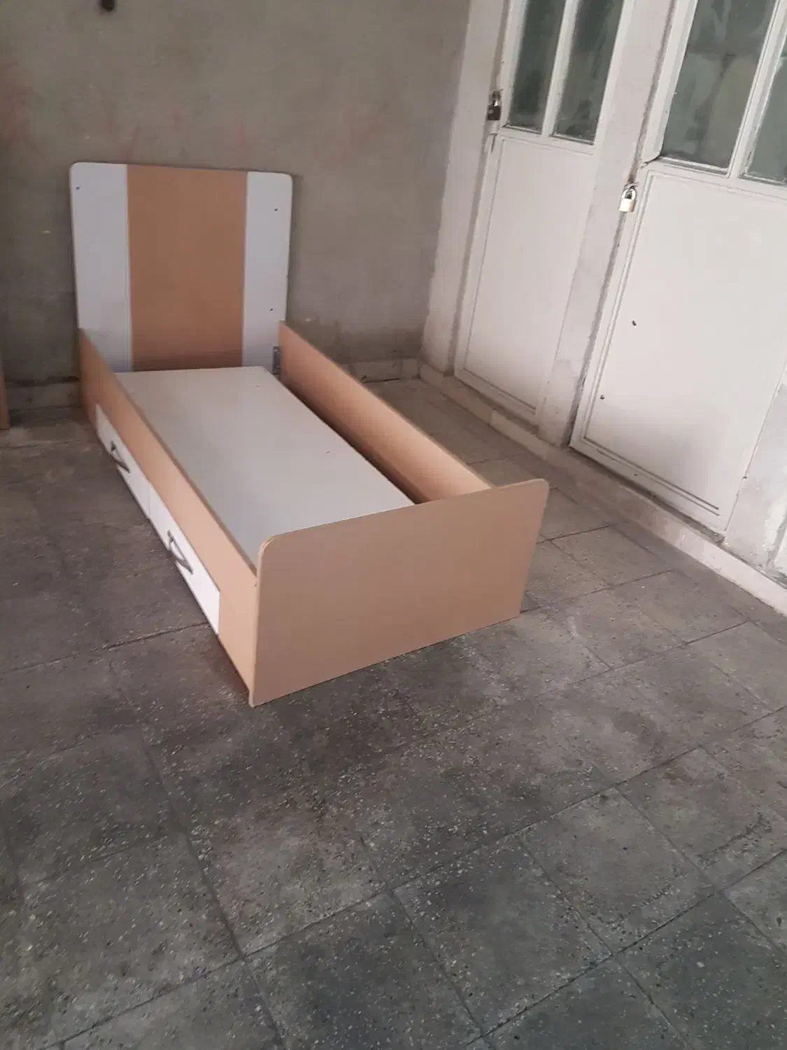 تخت تکی ام دی اف پاک چوب خارجی در حد نو|تخت و سرویس خواب|تهران, علم و صنعت|دیوار