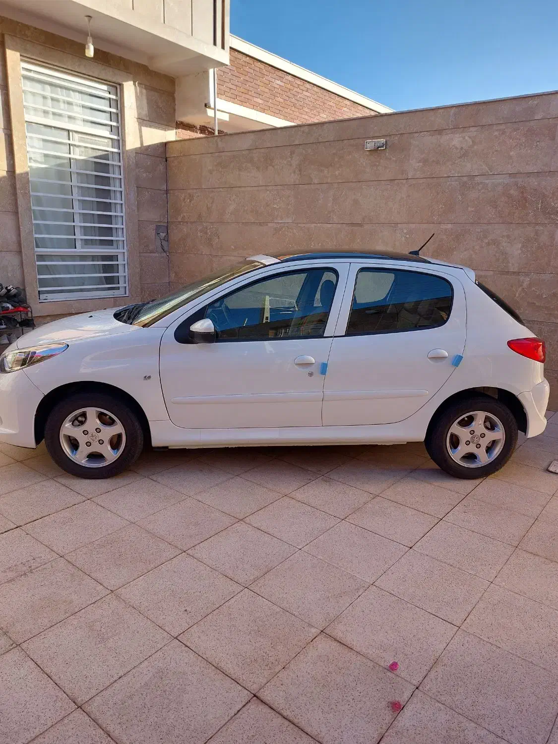 پژو۲۰۷مدل۴۰۲ارتقایافته پاناروما|خودرو سواری و وانت|کرمان, |دیوار