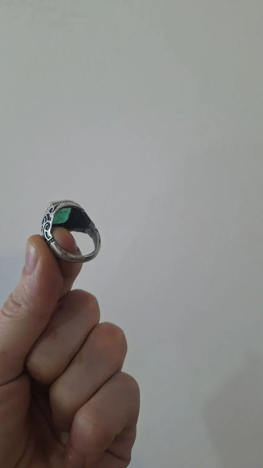 انگشتر زمرد با پایه نقره|جواهرات|جرقویه, |دیوار