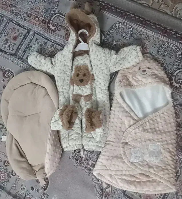 قنداق و آغوشی و سرهمی گرم|کفش و لباس بچه|زبرخان, |دیوار