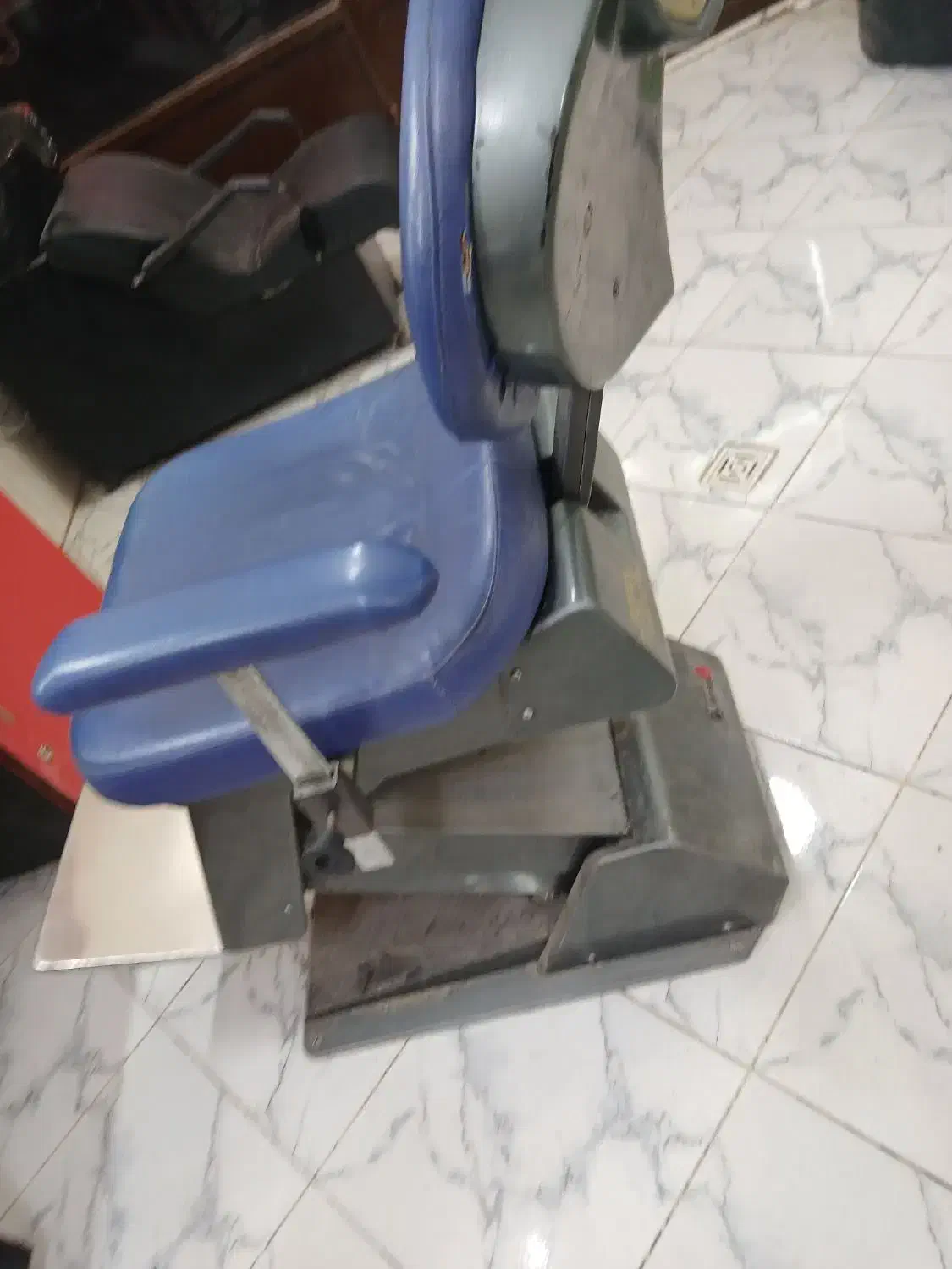 صندلی برقی آرایشگاه مردانه|آرایشگاه و سالنهای زیبایی|افشار, |دیوار