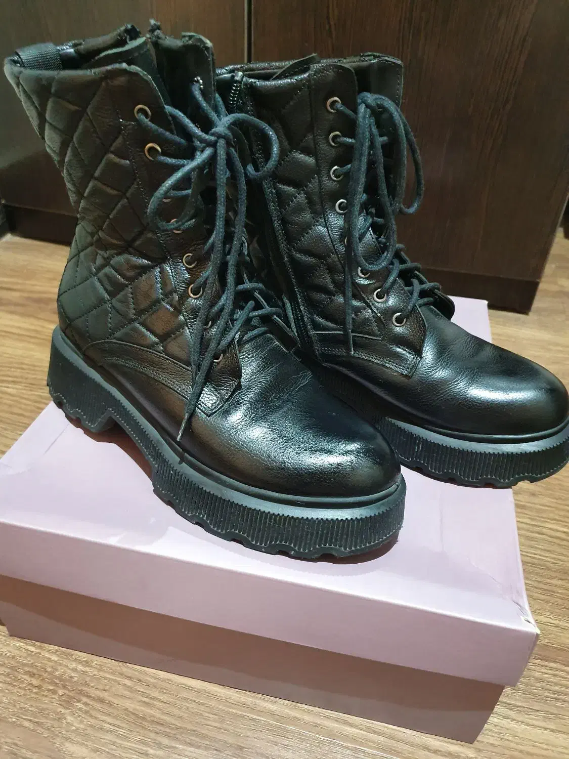 بوت طرح چستر|کیف، کفش، کمربند|ساری, |دیوار