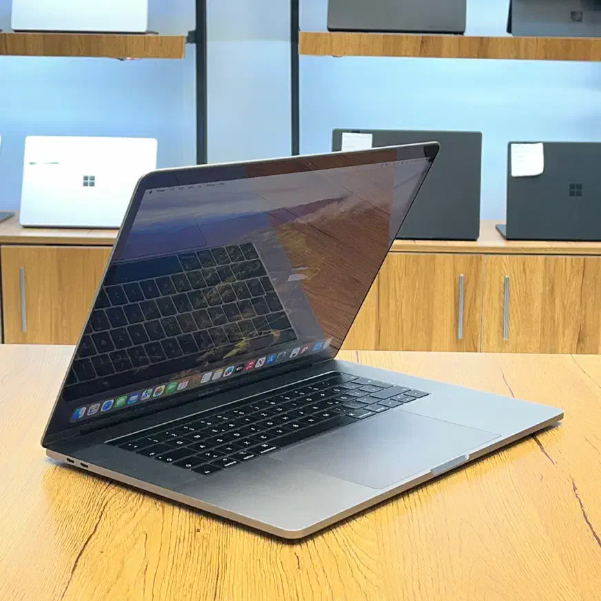 مک بوک pro 2018 /i7/16/512 تمیز بدون نقطه سایکل ۵۲|رایانه همراه|مشهد, ارشاد|دیوار