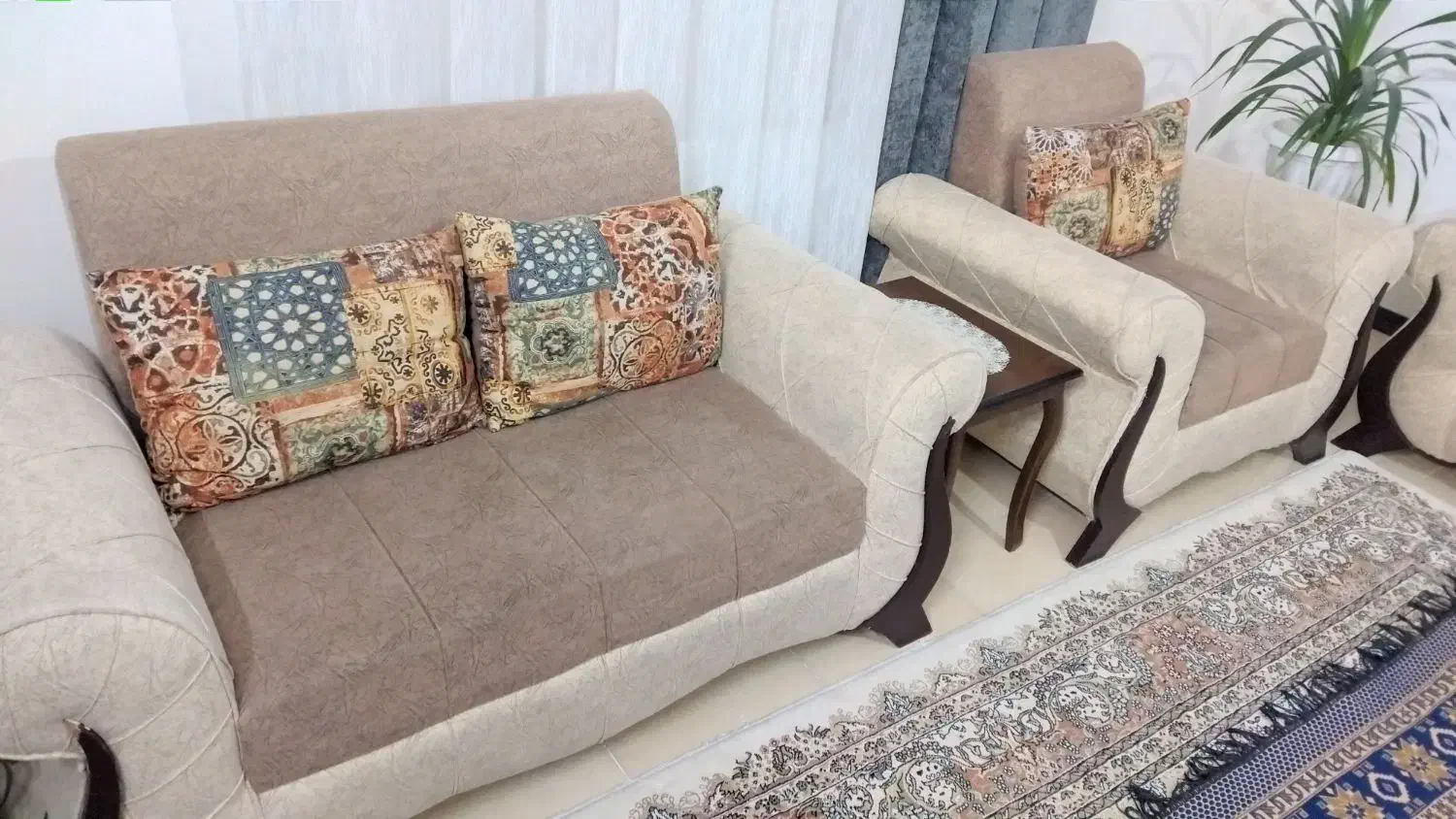 مبل راحتی خیلی تمیز|مبلمان خانگی و میز عسلی|گلبهار, شهر جدید گلبهار|دیوار