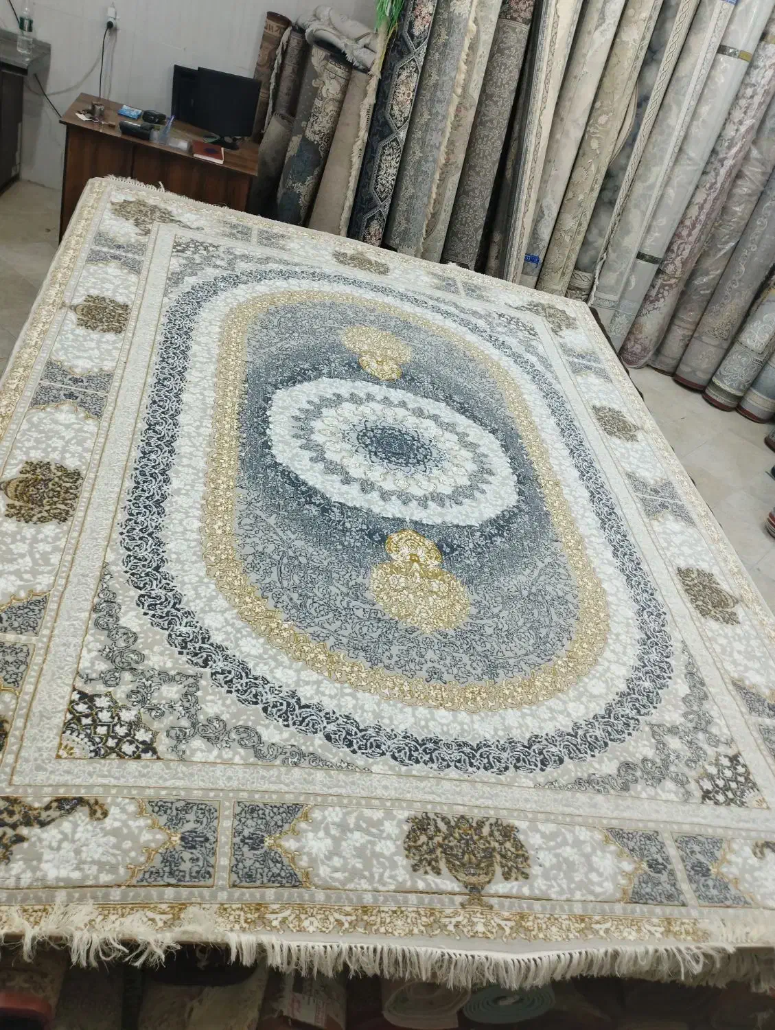 فرش طرح صدرا|فرش|اصفهان, عطار نیشابوری|دیوار