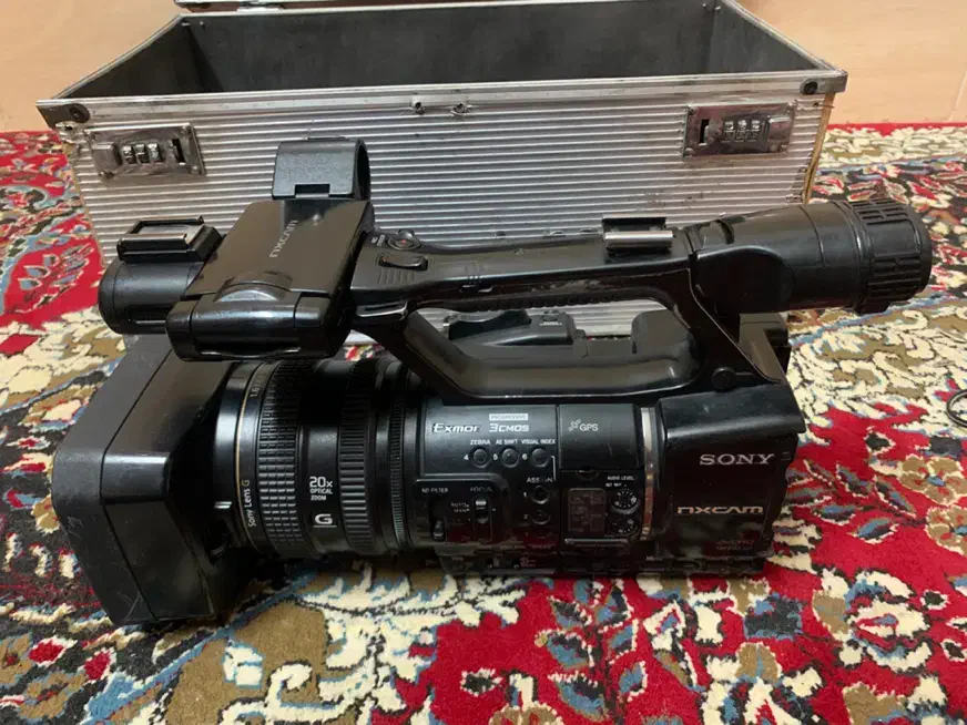 فروش فوری دوربین تلویزیونی nx5|دوربین عکاسی و فیلم‌برداری|کرمان, |دیوار