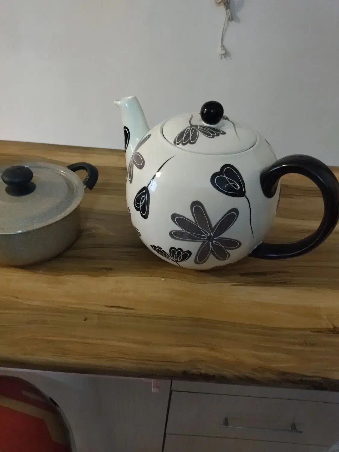 قوری بزرگ|قوری، کتری، قهوه‌ساز دستی|رشت, خمیران زاهدان|دیوار