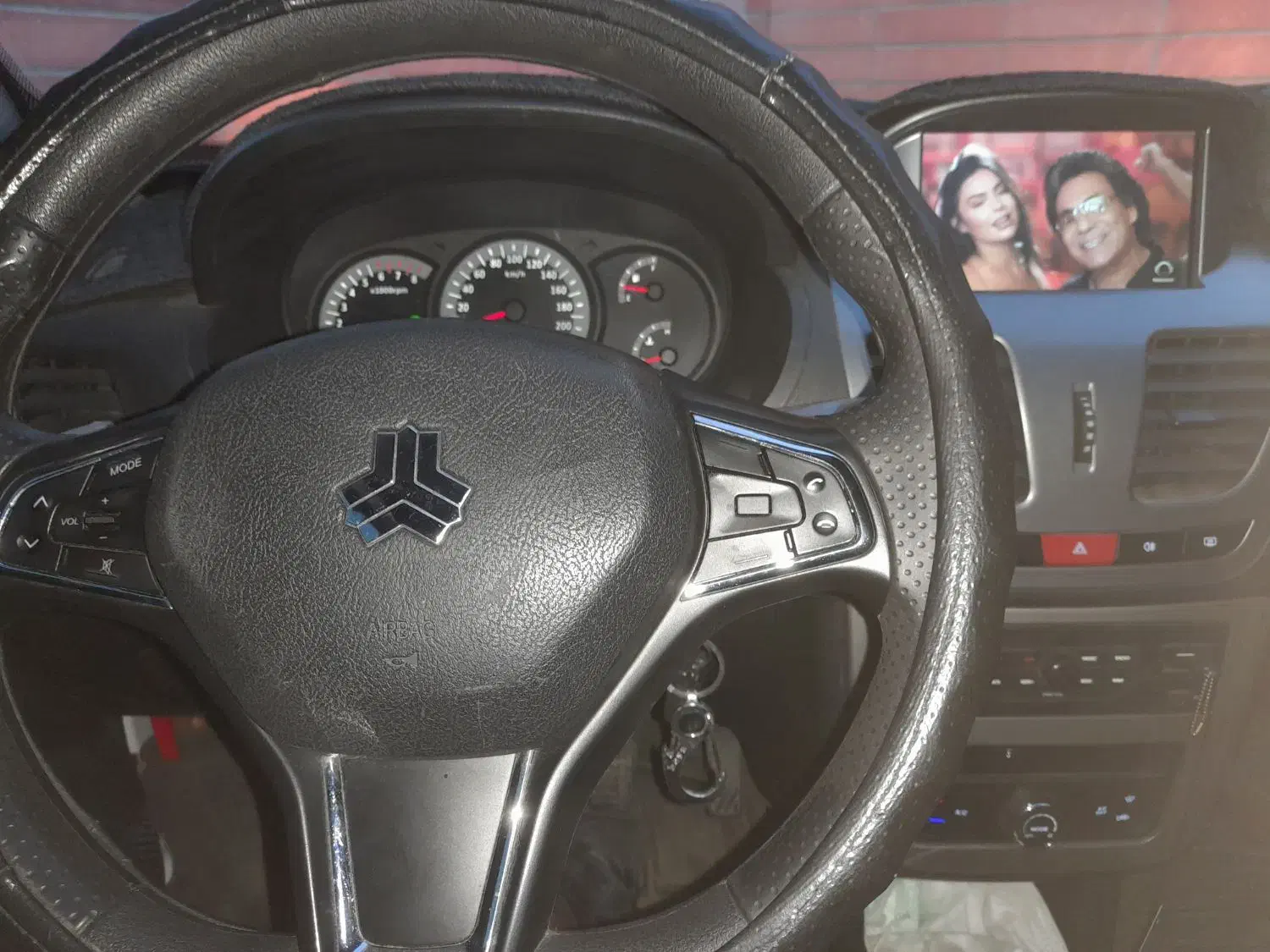 ساینا پلاس سفید (آپشنال)|خودرو سواری و وانت|اصفهان, شهریار|دیوار