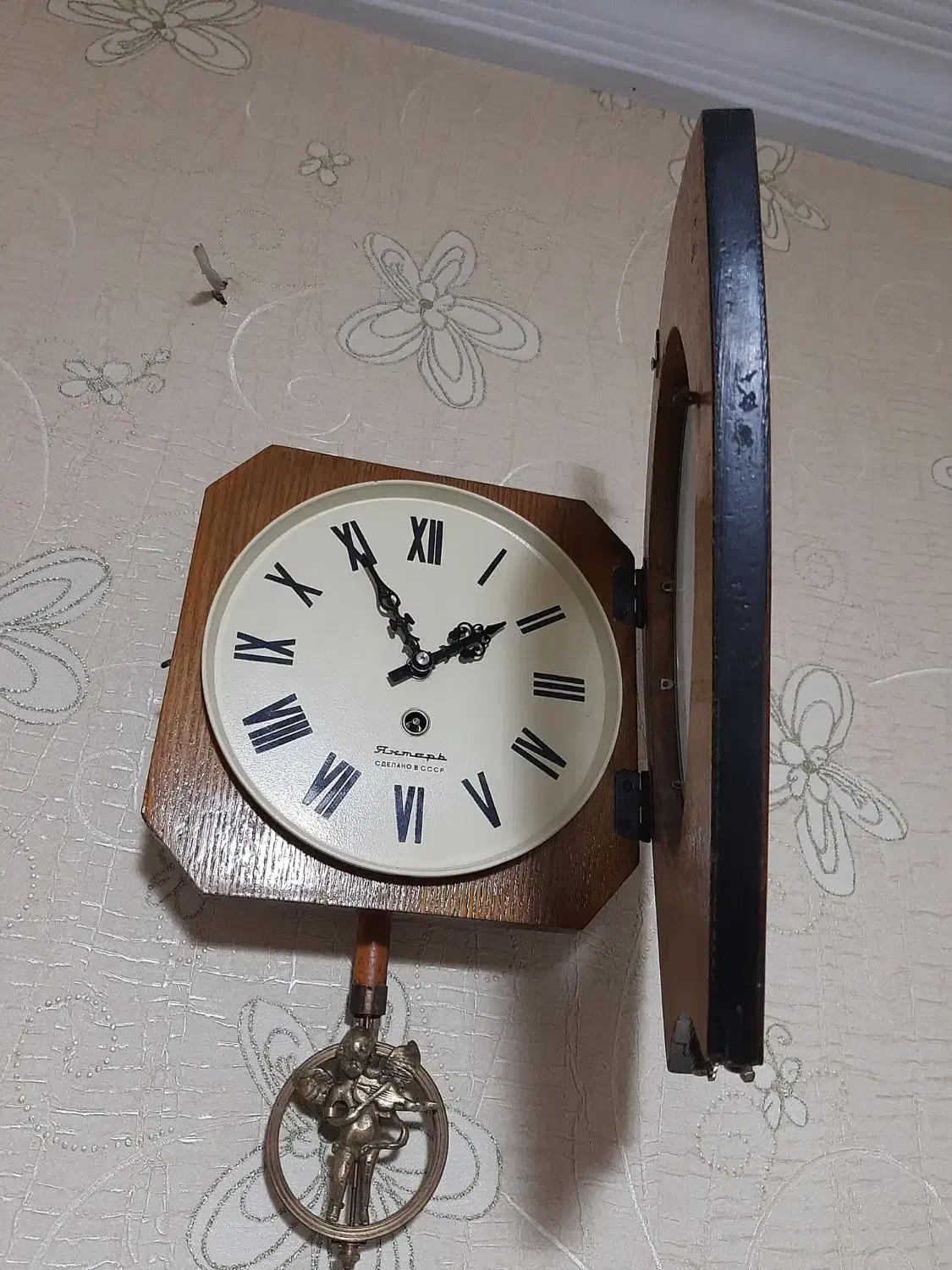ساعت قدیمی دیواری کوکی روسی عتیقه|کلکسیون اشیاء عتیقه|فردیس, شهرک ناز|دیوار