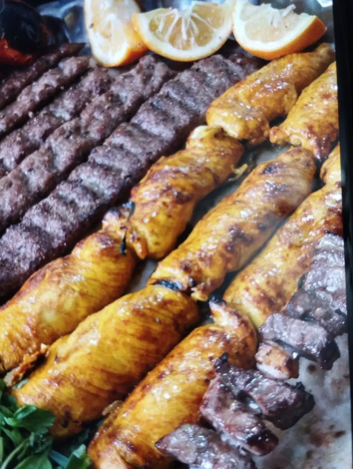 استخدام کباب پیچ و منقل دار و نیروی خدماتی|استخدام خدمات فروشگاه و رستوران|کرمان, |دیوار