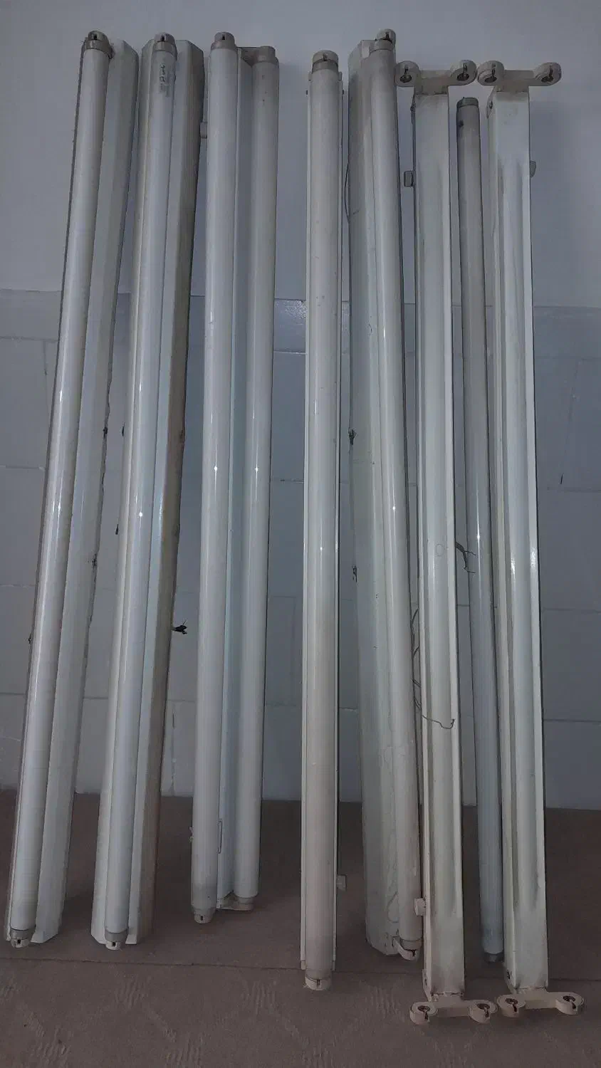 مهتابی سالم|لامپ و چراغ|آباده, |دیوار