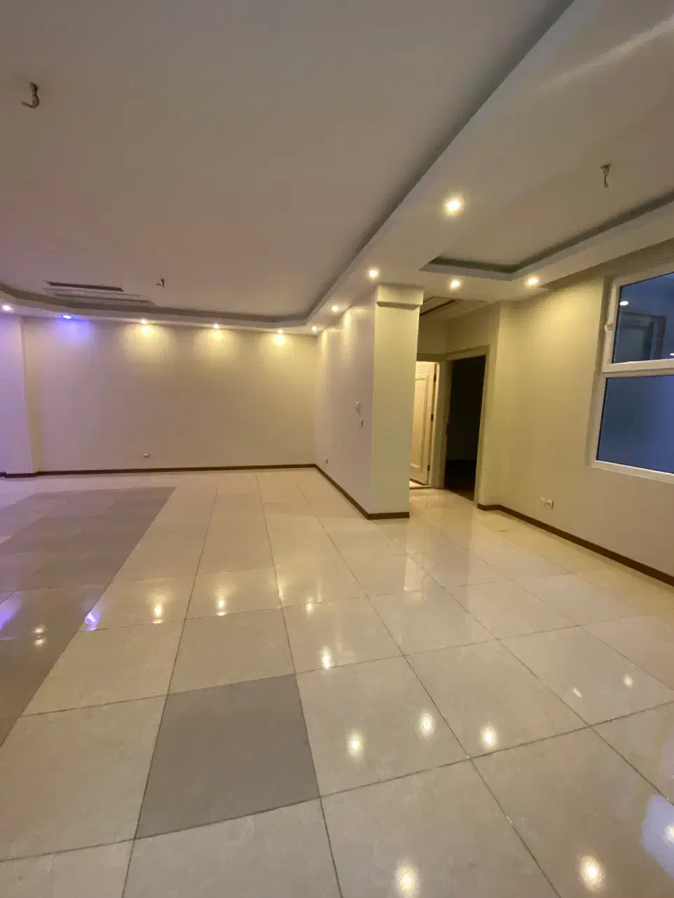 میدان قبا۱۱۳متر۲خواب سالن بزرگ لوکیشن تاپ