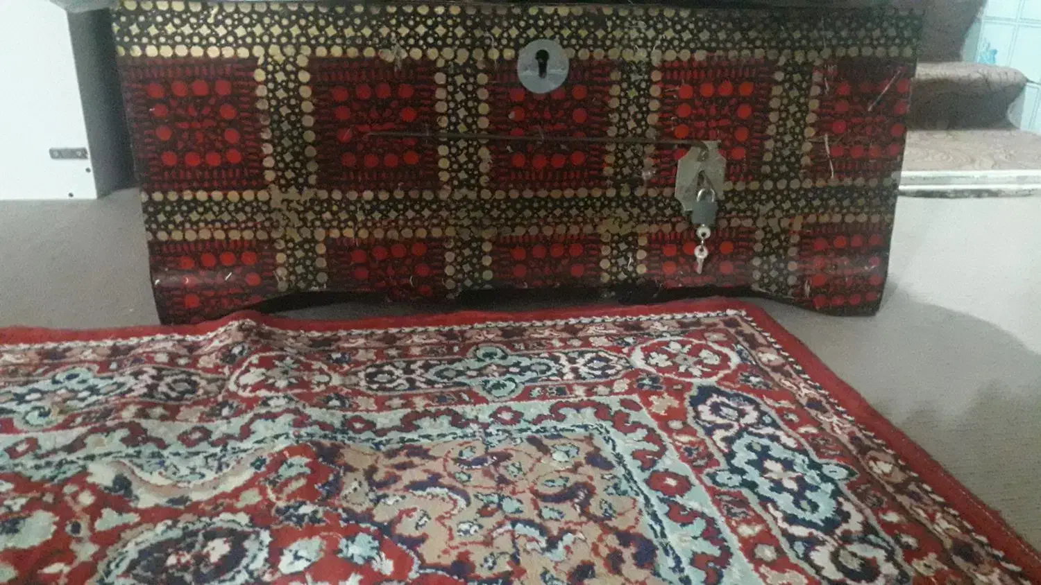 صندوق قدیمی|صنایع دستی و سایر لوازم تزئینی|قم, انسجام|دیوار