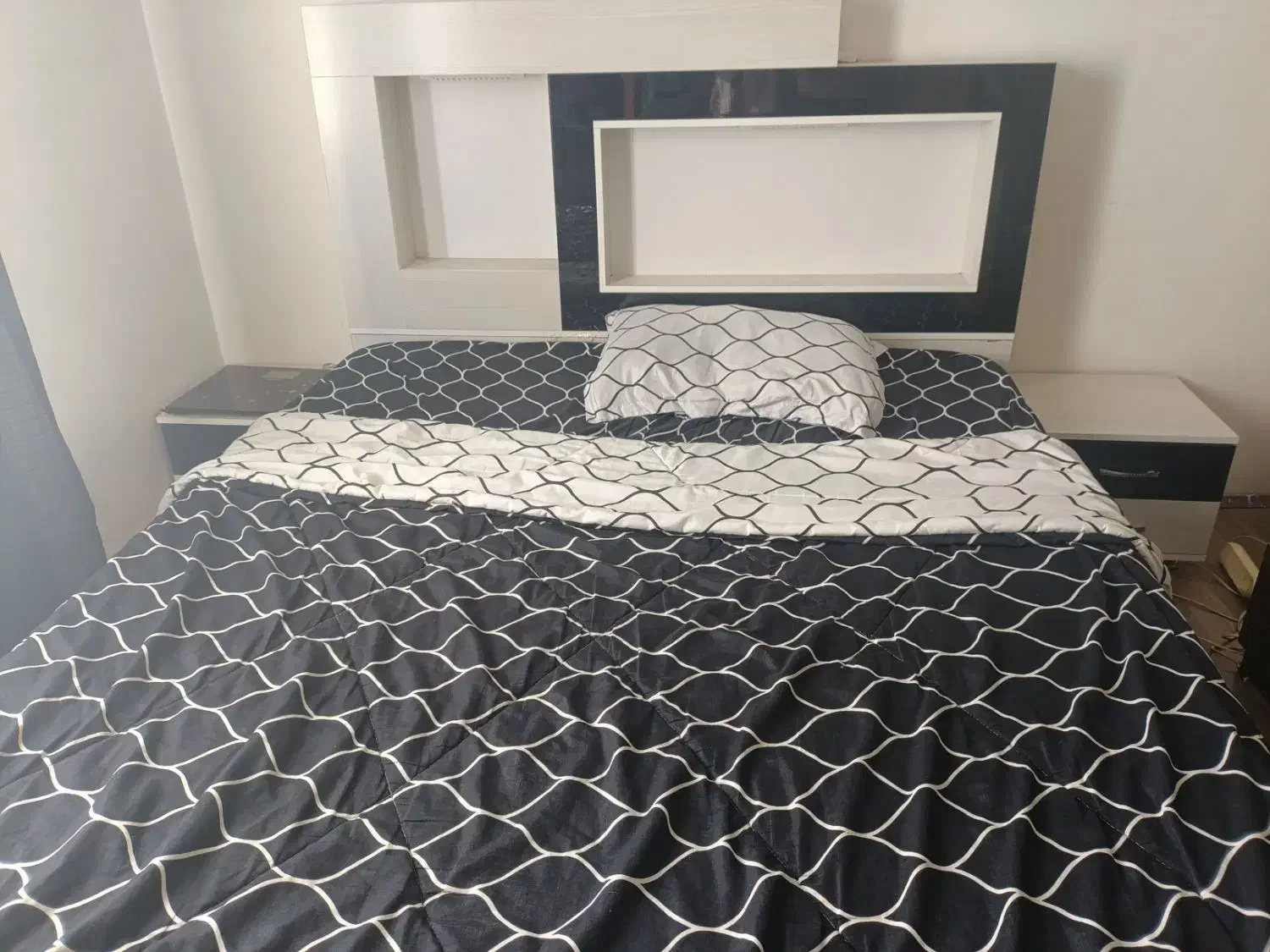 سرویس خواب دو نفره در حد نو|تخت و سرویس خواب|پرند, فاز ۵|دیوار