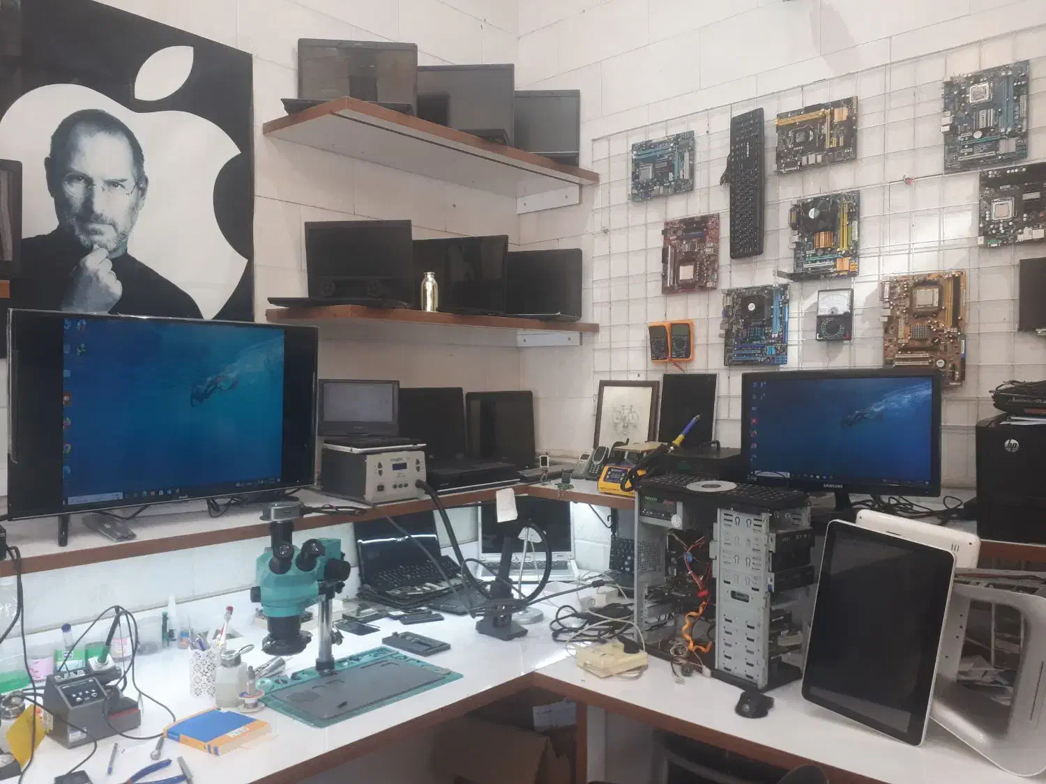 تعمیرات تخصصی و مهندسی لپ تاپ و کامپیوتر|خدمات رایانهای و موبایل|قم, دروازه چوبی|دیوار