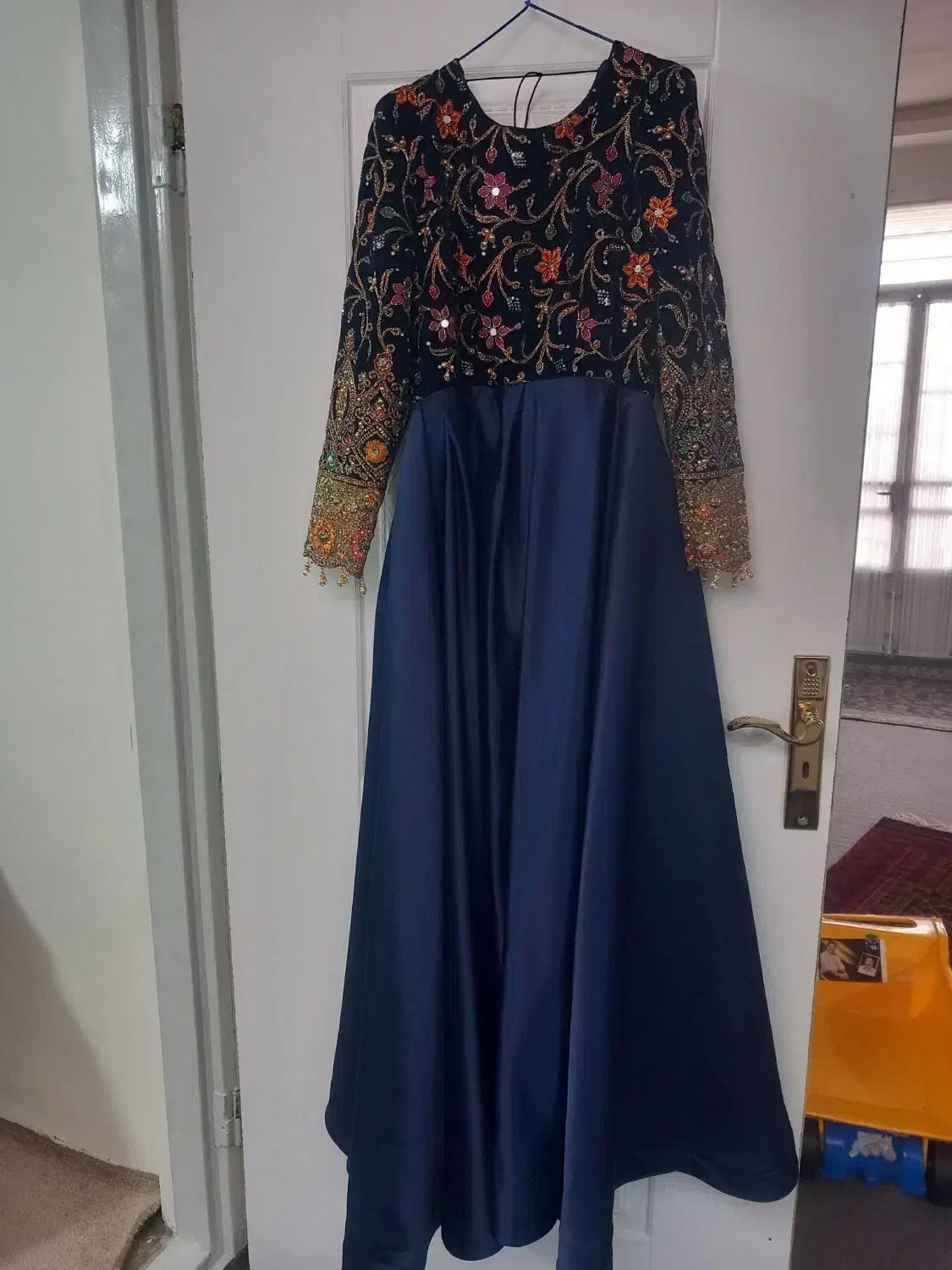 پیراهن مجلسی|لباس|تربتحیدریه, ترمینال|دیوار