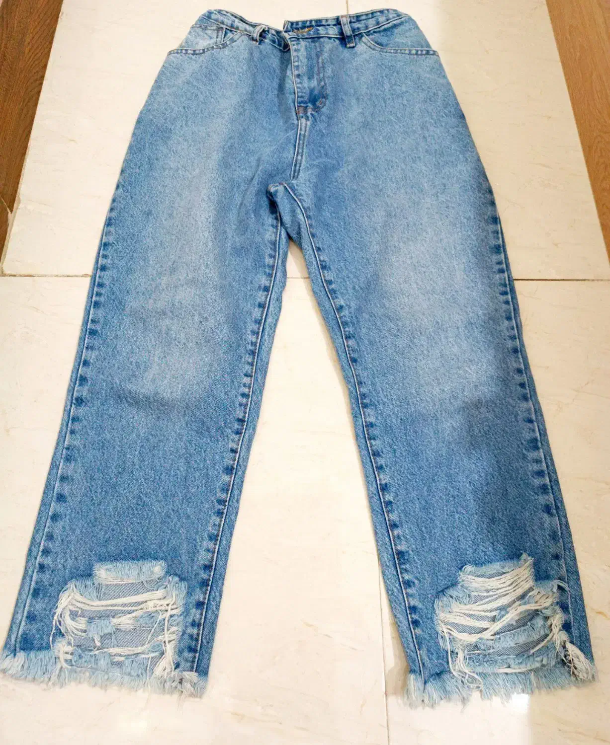 شلوار جین|لباس|هشتگرد, شهرک بعثت|دیوار